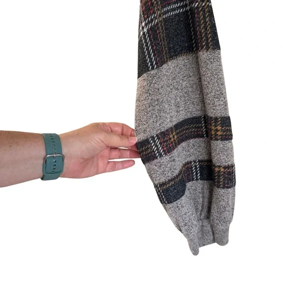 Maurice’s Plaid Sleeve Gray Sweater - Picture 3 of 8